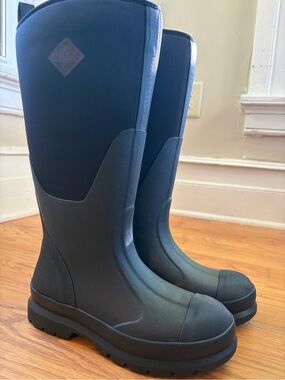 Brand NEW Muck Women’s Chore Tall, black size 6M, EU 37